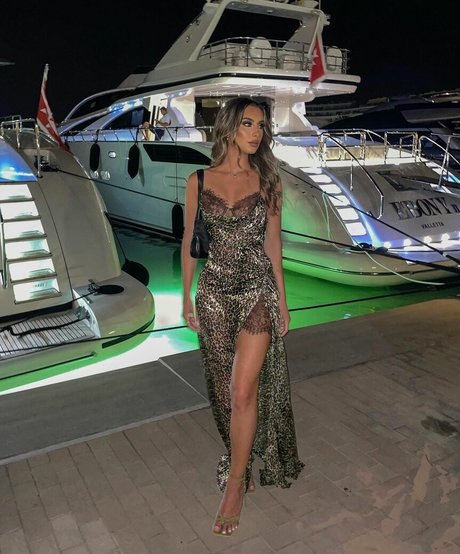 Adriatiles desnuda onlyfans