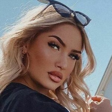 lu isaa naked onlyfans