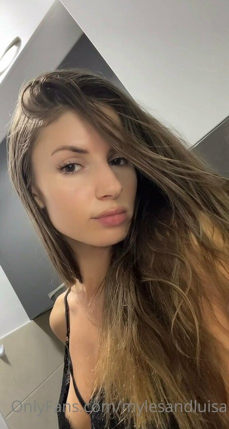 luu iiza onlyfans picture