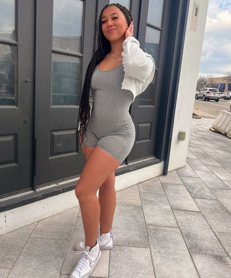 Heaven Collins strip onlyfans