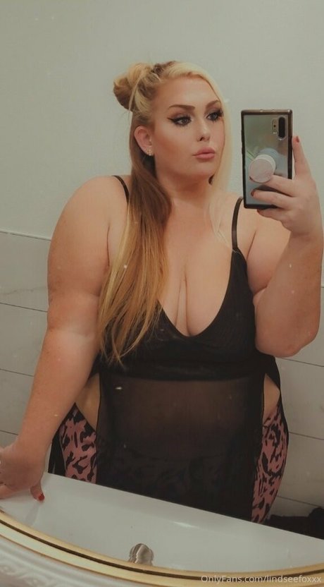 lindseefoxxx onlyfans model