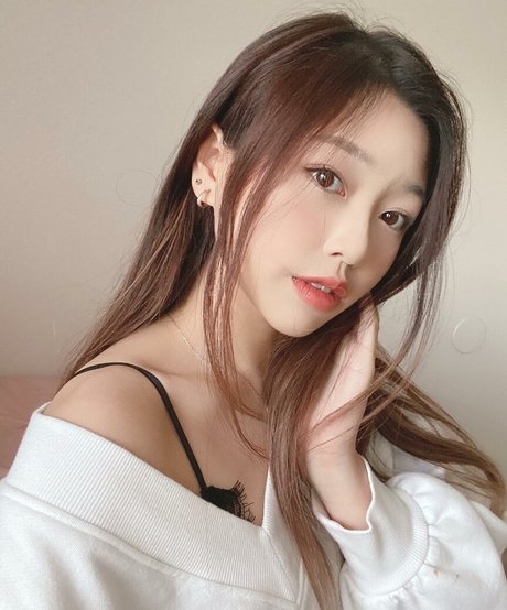 Canahry onlyfans model images