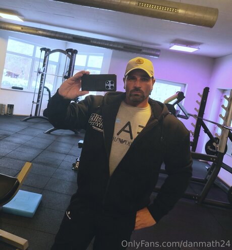 Danmath24 feet onlyfans