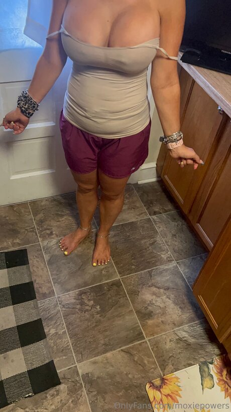 Moxiepowers onlyfans pics