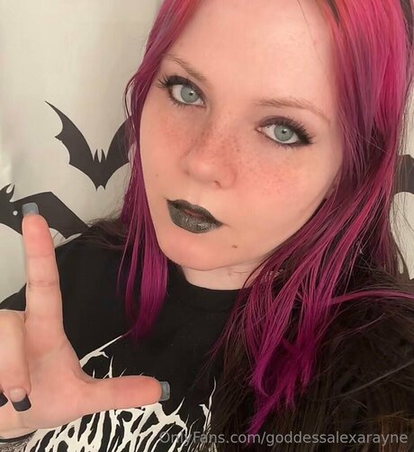 Goddessalexarayne is on onlyfans