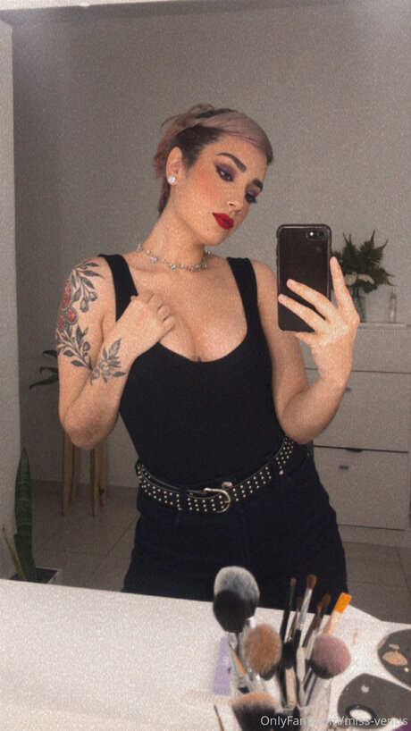 Miss Venus nude onlyfans