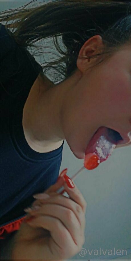 Valvalen naked only fans