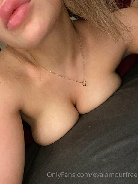 Evalamourfree naked onlyfans