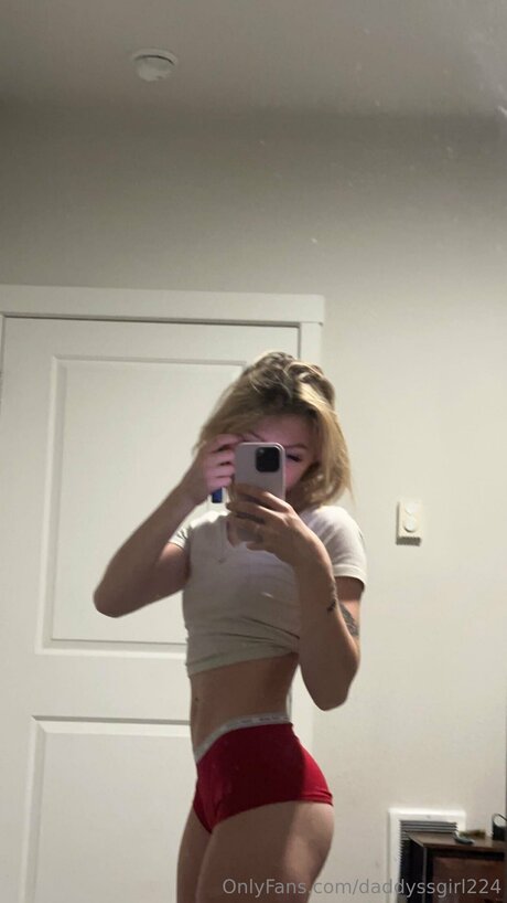 Daddysgirl5678 feet onlyfans