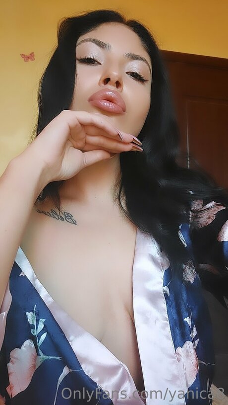Yanica8 onlyfans pic