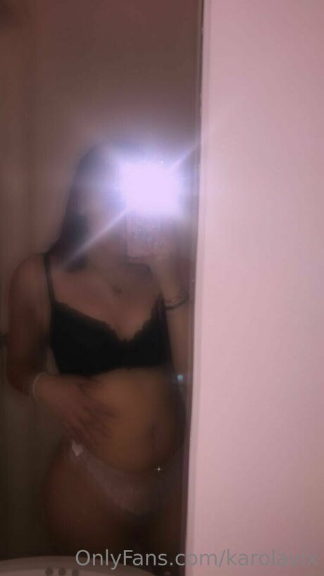 Karolavix nude leaked onlyfans