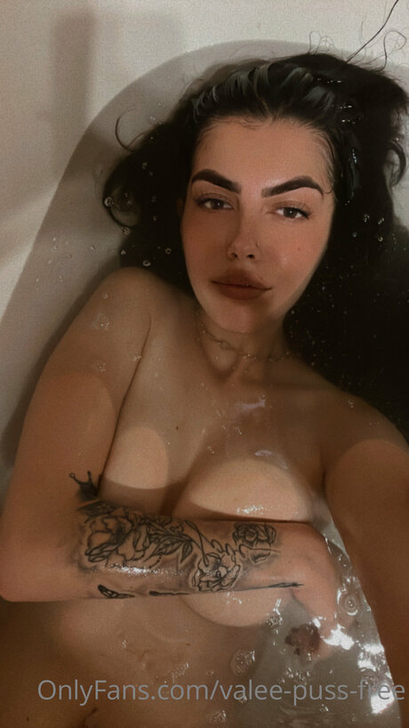 Valentinagoleafree feet onlyfans