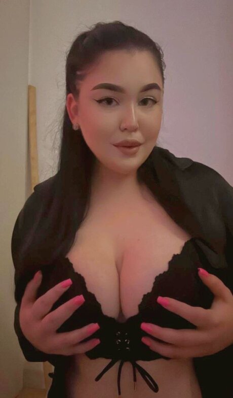 Vivian Tul onlyfans leak free