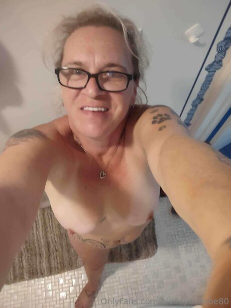 Blueeyesbabe80 feet onlyfans