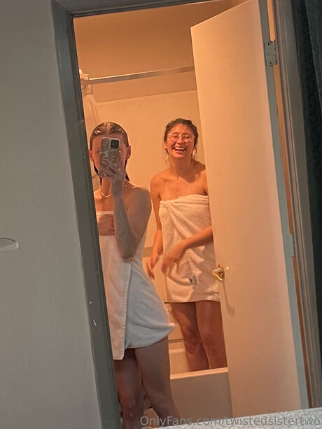 Twistedsistertwo new onlyfans leaks