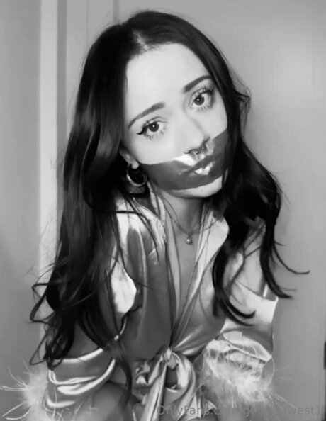 Georgiawest1 onlyfans strip