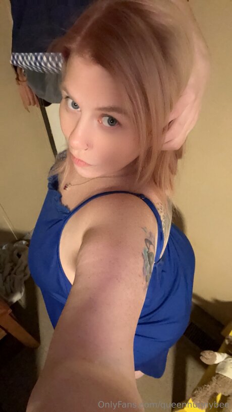 Blueyedkitten77 onlyfans model photo