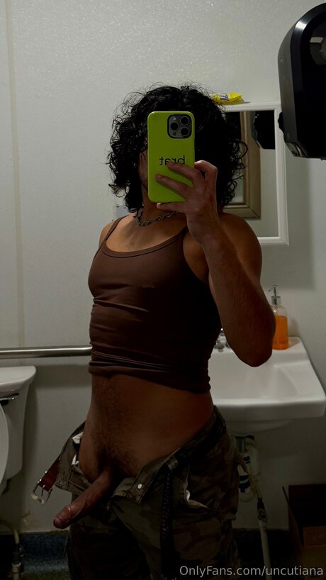 Uncutiana onlyfans leak ass