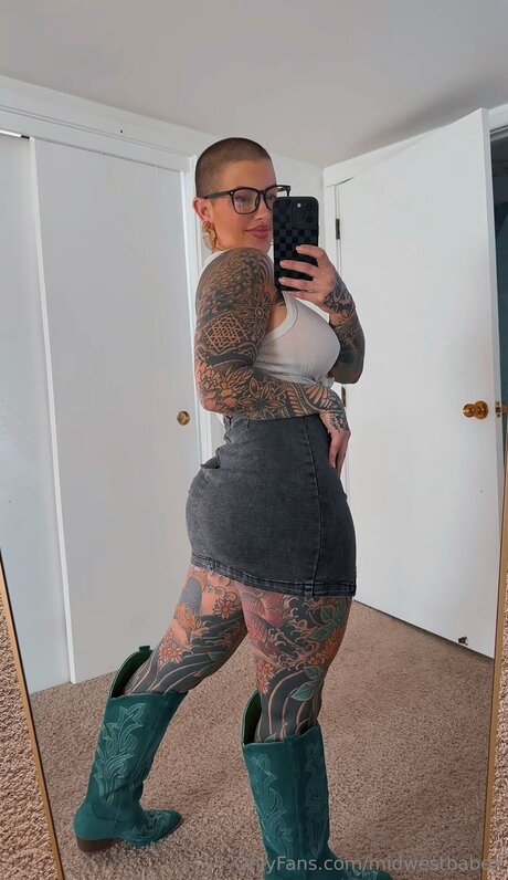 Midwestbabex leaks onlyfans
