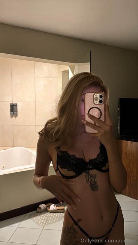 Adri Rre naked leaked onlyfans