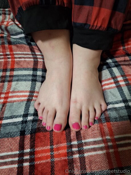 Bigfeetstudio only fans content