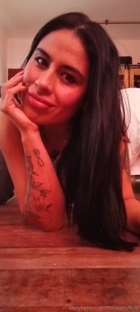 Reinaprivada onlyfans model images