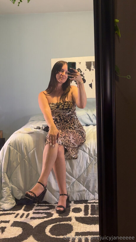 Juicyjaneeeee feet onlyfans