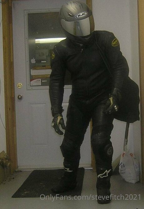 Stevefitch2021 onlyfans model photo