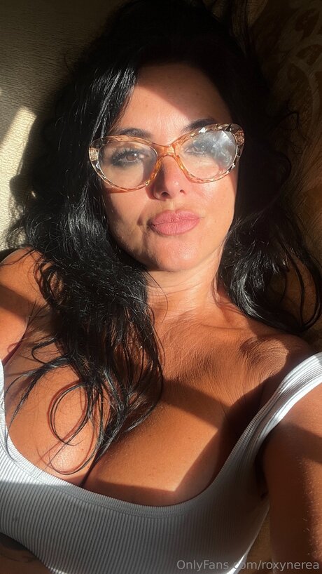 Roxynerea naked onlyfans pics