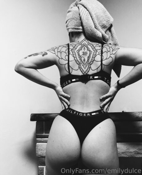 Emilydulce desnuda onlyfans
