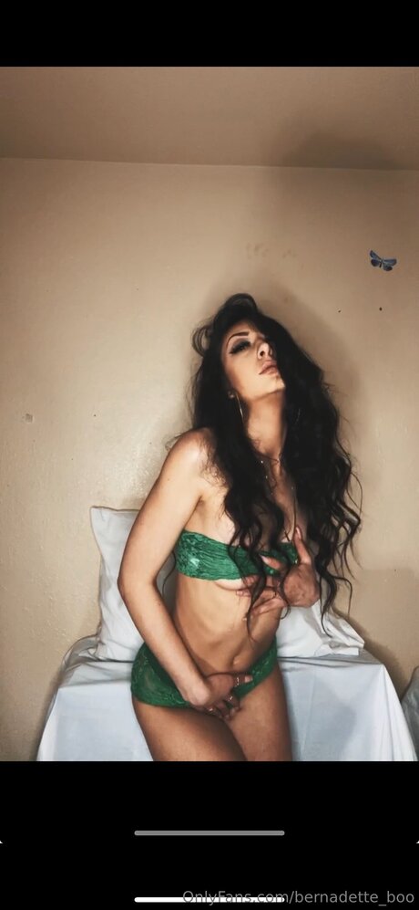 Bernadette Boo desnuda onlyfans