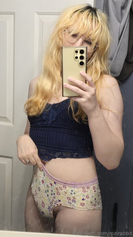 Rozirabbit sex onlyfans