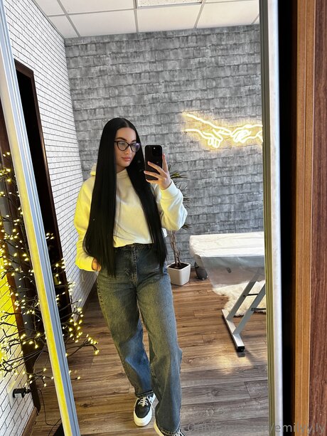 Emilyy Ly leak onlyfans