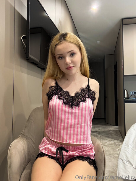 Amelieeluv onlyfans nude