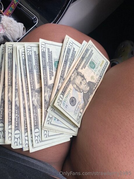 Strawberry1995 leaked only fans