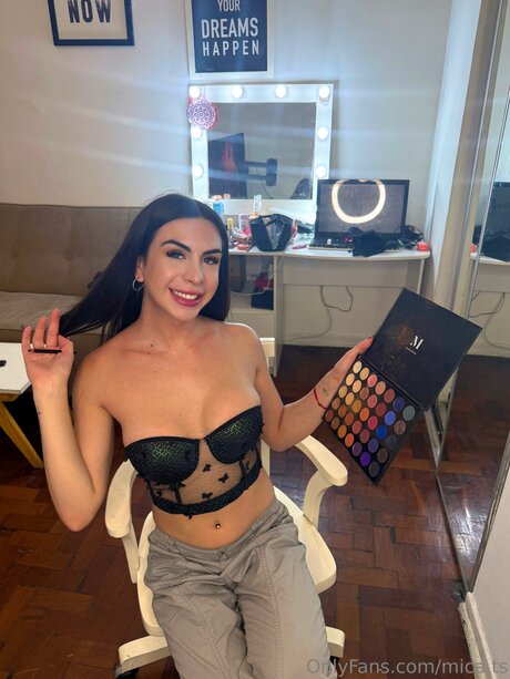 Micaelaa Xxx onlyfans striptease