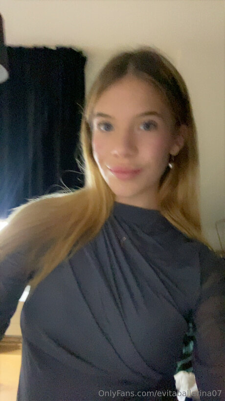 Elvitaballerina07 onlyfans images