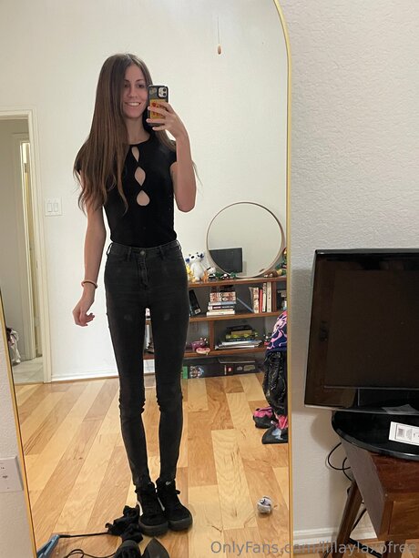 Lillaylaxofree onlyfans nudes leaks