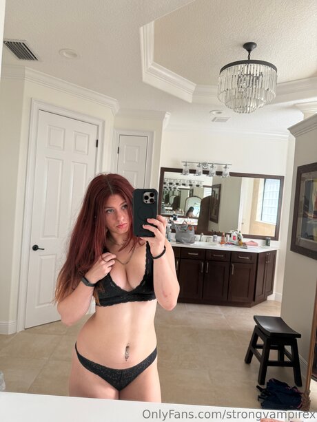 Strongvampirex onlyfans star