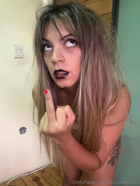 Bigpeach32 onlyfans star