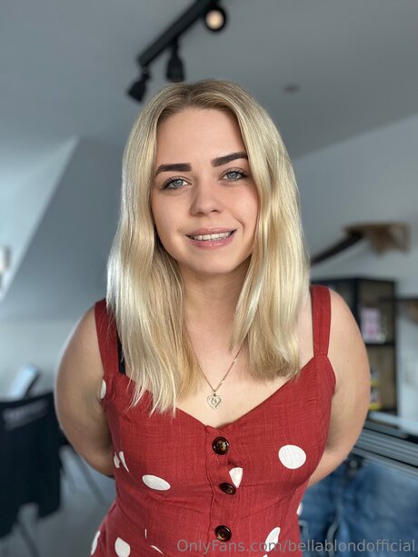 Bellablondofficial en onlyfans