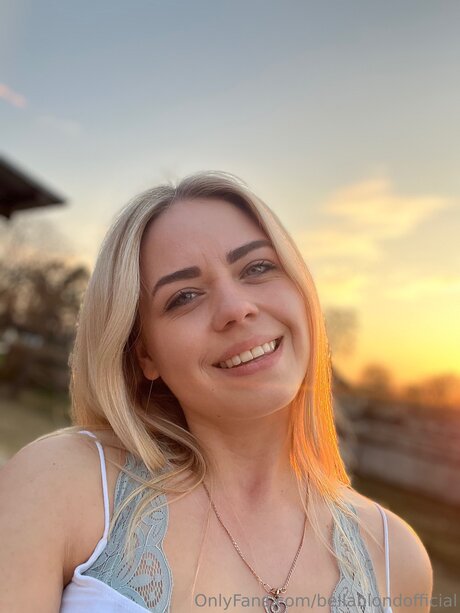 Bellablondofficial nude only fans