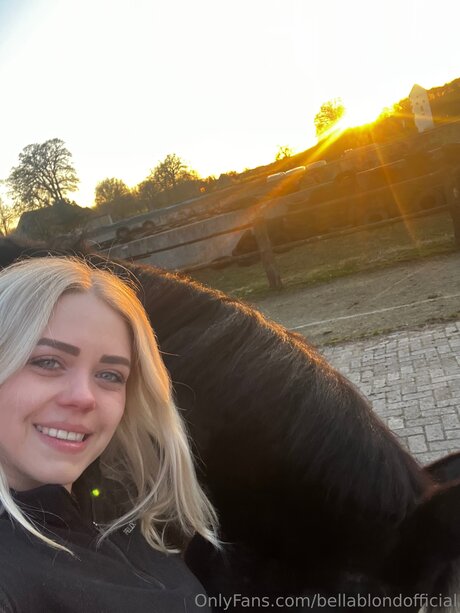 Bellablondofficial nude only fans leaks