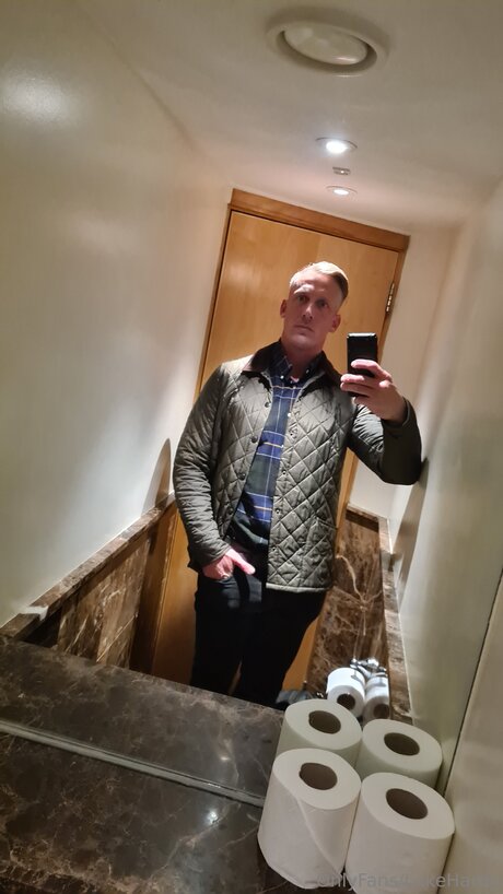 Lukehardy is on onlyfans