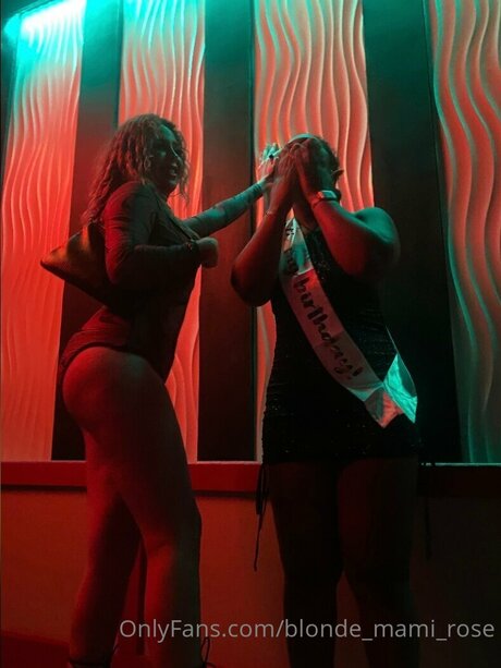 Blonde Mami Rose naked onlyfans leak