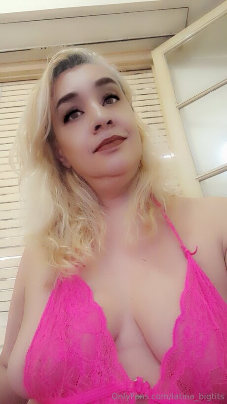 Latina Bigtits nude only fans