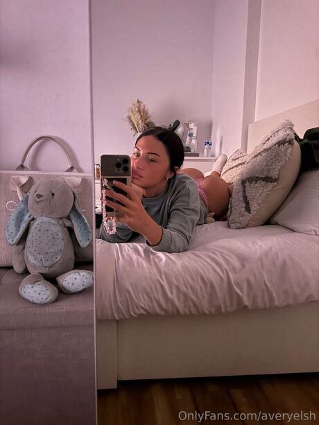 Averyelsh onlyfans nude content