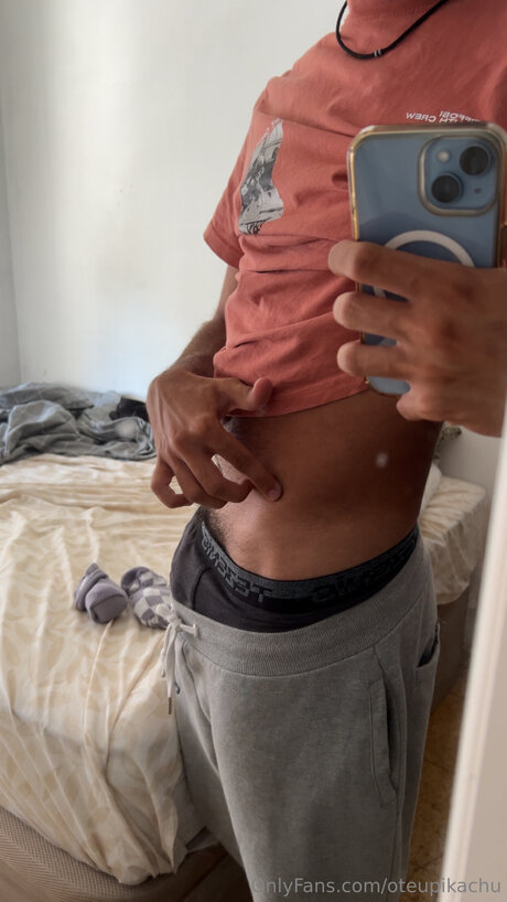 Oteupikachu topless onlyfans