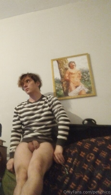 Petitnico onlyfans content