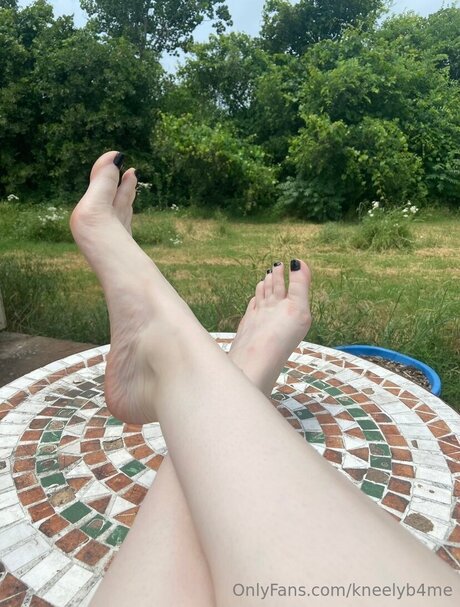 Kneelyb4me nudes onlyfans